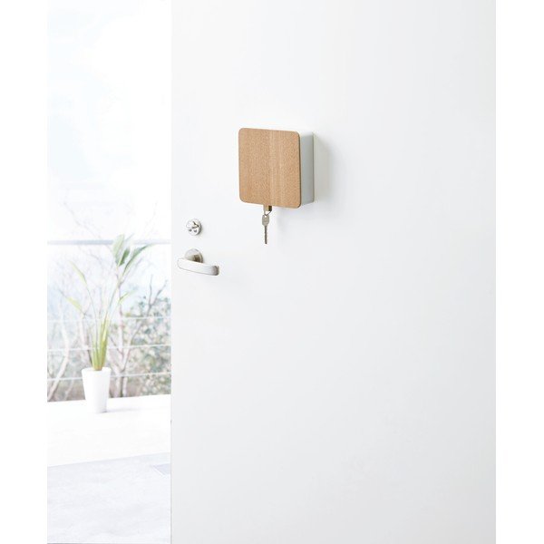 Bílá skřínka na klíče s dvířky z překližky Yamazaki Rin-image-4