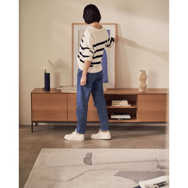 TV stolek v dekoru ořechu v přírodní barvě 195x55 cm Vedrana – Kave Home-image-1