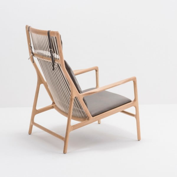 Křeslo s konstrukcí z masivního dubového dřeva a šedým sedákem z buvolí kůže Gazzda Dedo-image-2