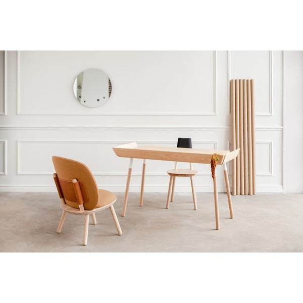 Koňakově hnědé křeslo s konstrukcí z jasanového dřeva a koženými detaily EMKO Naïve-image-1