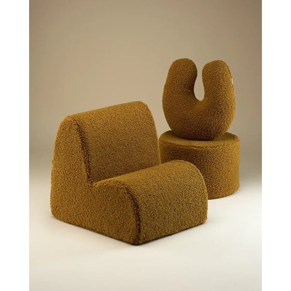 Hnědý dětský pohovkový polštář z textilie bouclé U – Wigiwama-image-4