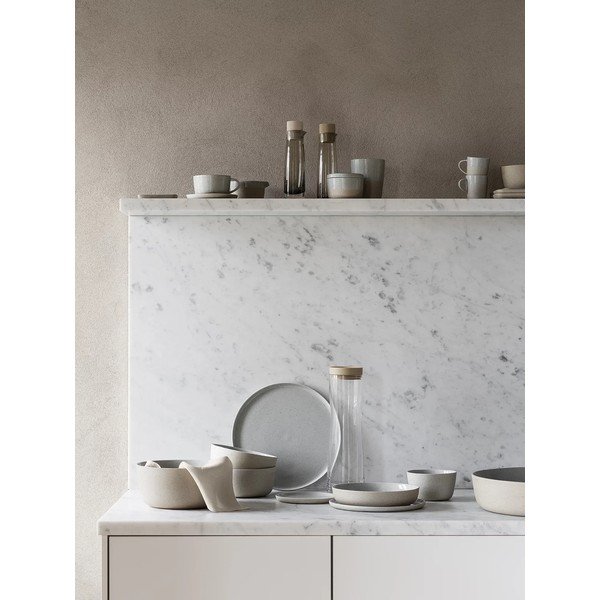 Světle šedý servírovací keramický talíř Sablo L – Blomus-image-4