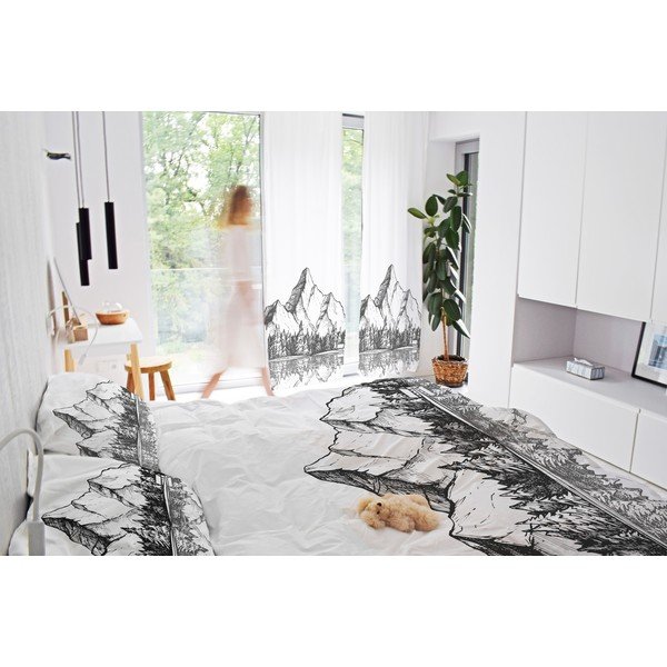 Černobílý závěs z bavlněného saténu 110x250 cm Cabin in the Mountain – Butter Kings-image-1