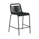 Černá barová židle s ocelovou konstrukcí Kave Home Glenville, výška 62 cm
