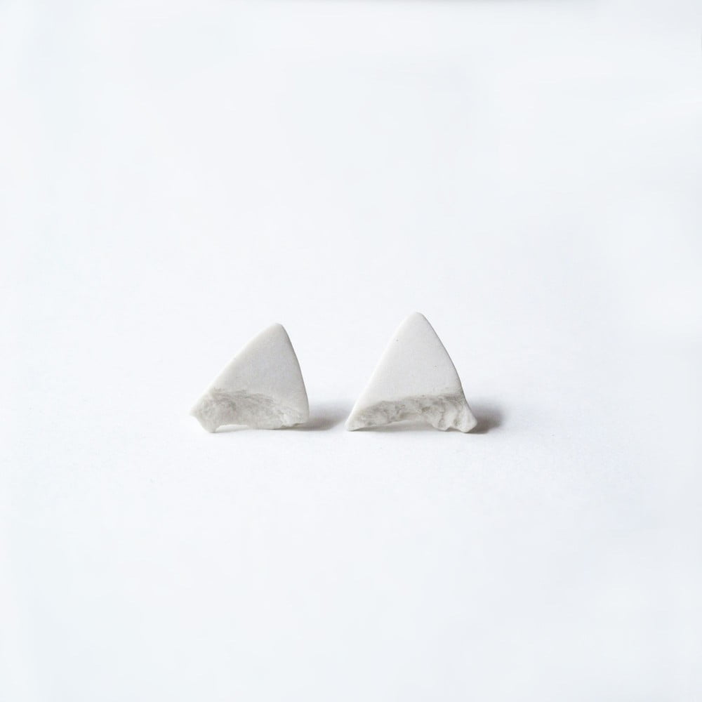 Bílé porcelánové náušnice dsnú Triangles