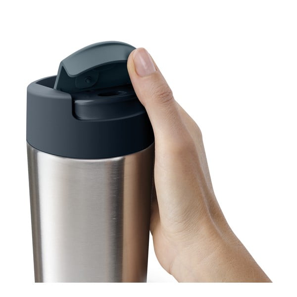 Cestovní hrnek v tmavě modro-leskle stříbrné barvě 450 ml Sipp – Joseph Joseph-image-2