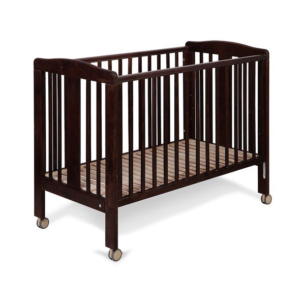 Tmavě hnědá postýlka na kolečkách s polohovatelnou bočnicí YappyKids Qu, 120 x 60 cm-image-1