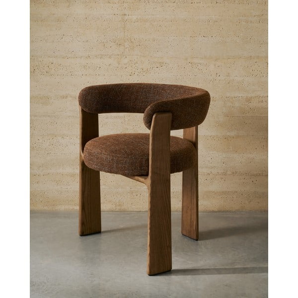 Hnědé jídelní křeslo s područkami z jasanového dřeva Granite – Kave Home-image-1