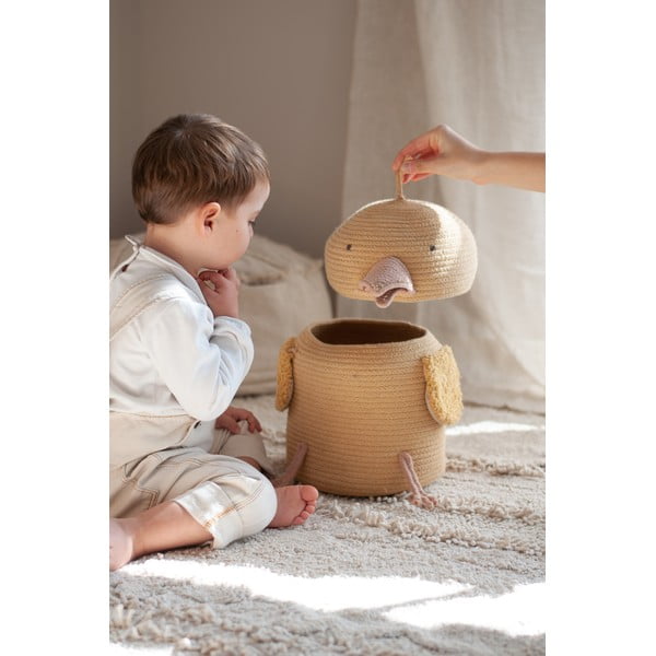 Žlutý látkový dětský koš na hračky ø 25x30 cm Charlie the Chicken – Lorena Canals-image-1