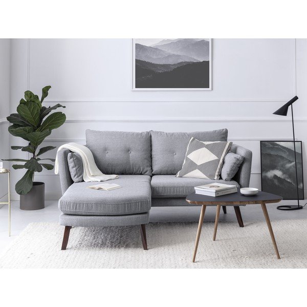 Světle šedá třímístná pohovka Mazzini Sofas Elena, s lenoškou na levém rohu-image-1
