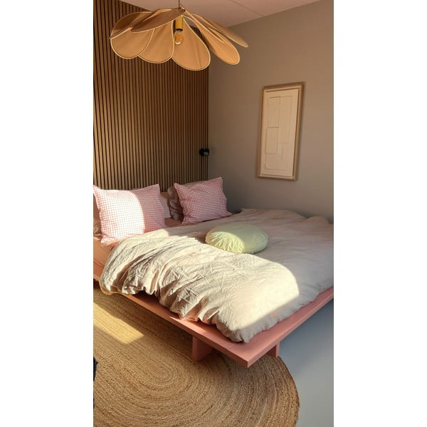 Světle růžová dvoulůžková postel z borovicového dřeva s roštem 140x200 cm Japan – Karup Design-image-1