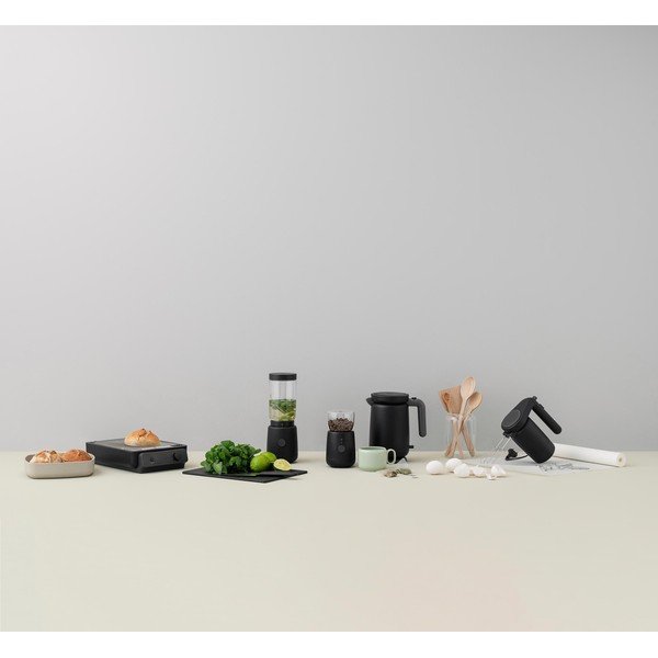 Černá plastová rychlovarná konvice 1 l Foodie – RIG-TIG-image-3
