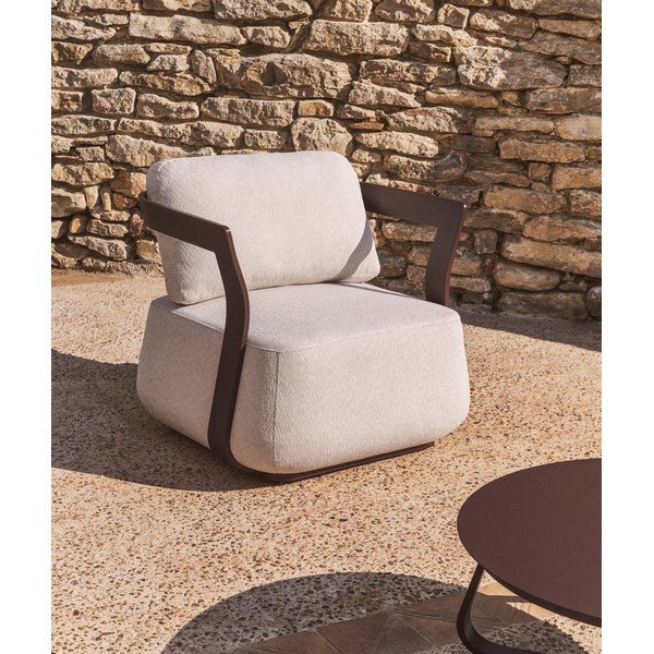 Hnědé/krémové polstrované zahradní křeslo Tamaris – Kave Home-image-1