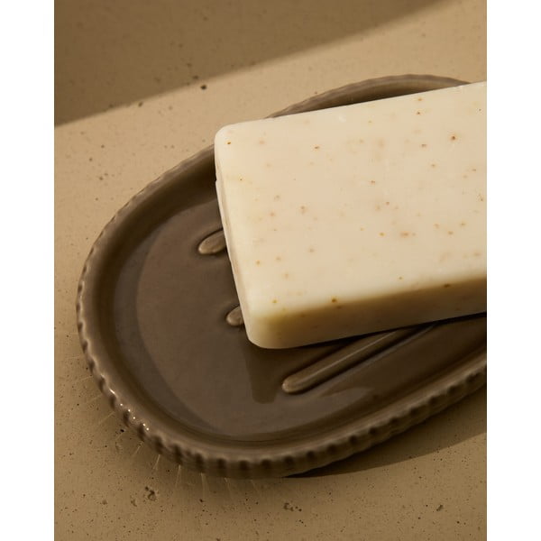 Tmavě hnědá keramická mýdlenka Selime – Kave Home-image-2