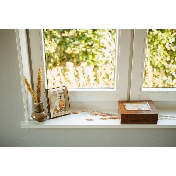 Kovový stojací rámeček v mosazné barvě 12x17 cm Grenoble – Zilverstad-image-1