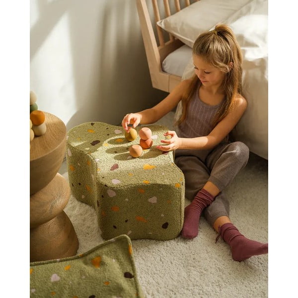 Zelený dětský puf z textilie bouclé/žinylkový Terrazzo Cloud – Wigiwama-image-1