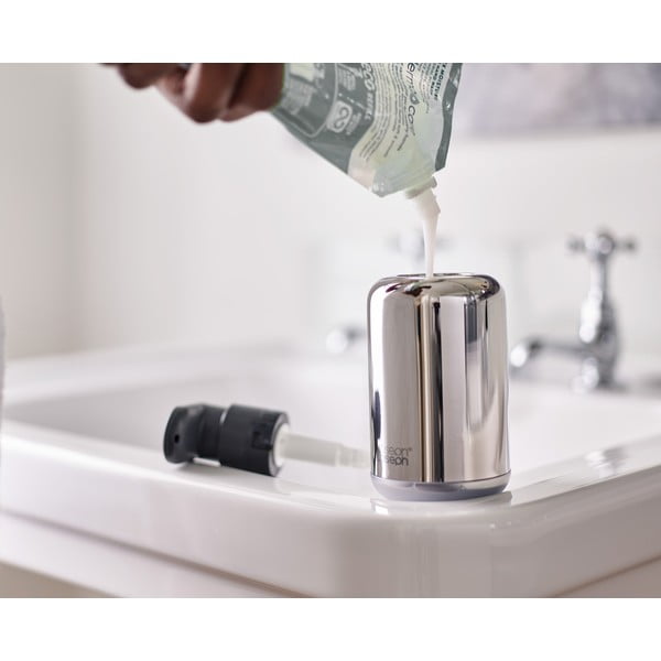 Dávkovač mýdla z nerezové oceli v leskle stříbrné barvě 300 ml EasyStore Luxe – Joseph Joseph-image-3