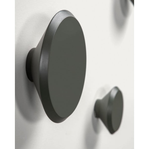 Šedozelené nástěnné dřevěné háčky v sadě 3 ks Nadua – Kave Home-image-4