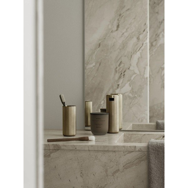 Vonná sojová svíčka doba hoření 35 h Tuoksu Wood – Blomus-image-2