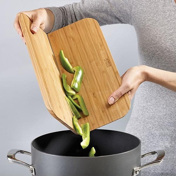Bambusové skládací prkénko Joseph Joseph Chop2Pot, délka 32,5 cm-image-4