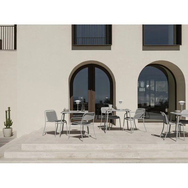 Světle šedá kovová zahradní židle Yua Wire – Blomus-image-3