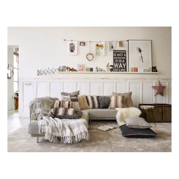 Hnědý pléd s koženým popruhem Tiseco Home Studio Wolf, 130 x 180 cm-image-1