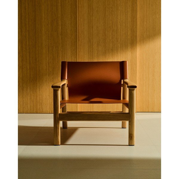 Koňakově hnědé kožené křeslo Jan – Kave Home-image-1