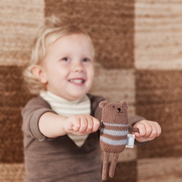 Chrastítko Bella Bear – OYOY Mini-image-1