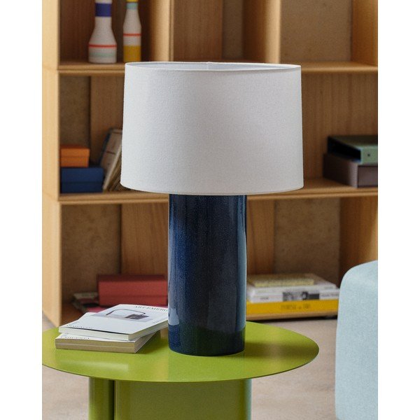 Modrá stolní lampa s textilním stínidlem (výška 53,5 cm) Toneric – Kave Home-image-3