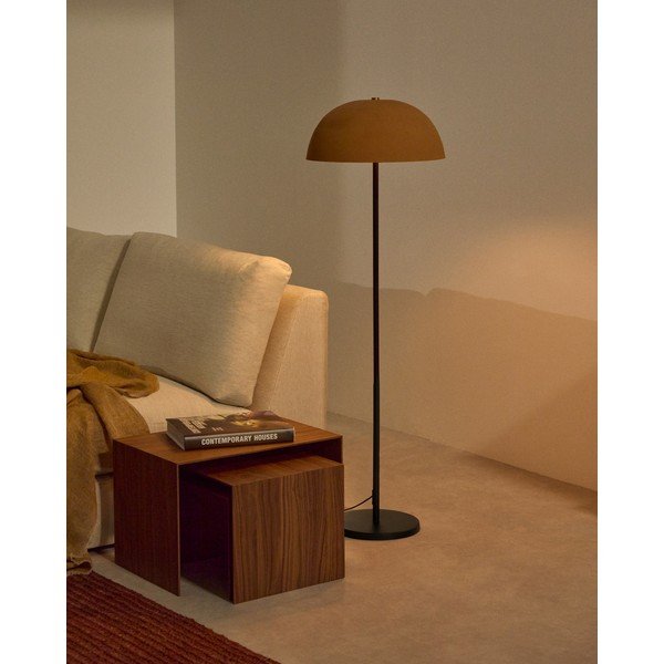 Stojací lampa v terakotové barvě s kovovým stínidlem (výška 140 cm) Nibla – Kave Home-image-1