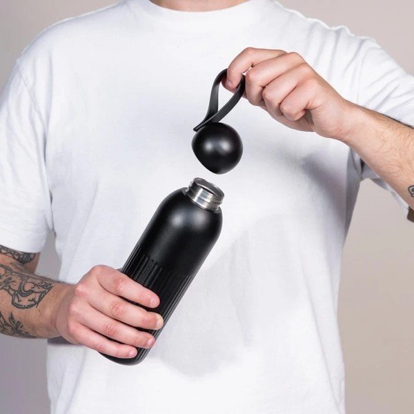 Černá termoláhev s brčkem z nerezové oceli 500 ml Tekla – Sagaform-image-2