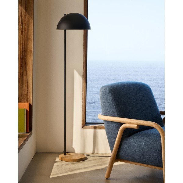 Černá/v přírodní barvě stojací lampa s kovovým stínidlem (výška 150 cm) Catlar – Kave Home-image-1