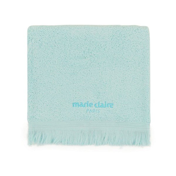 Modrý ručník na ruce Marie Claire