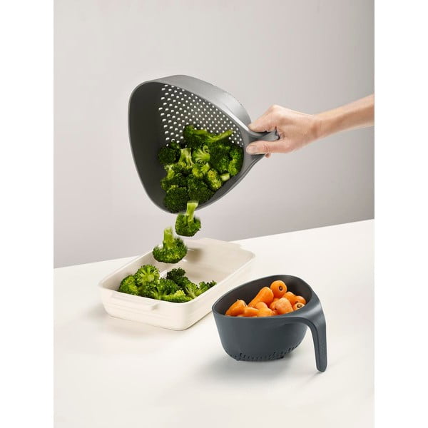 Šedé kompaktní cedníky Joseph Joseph Colanders-image-1