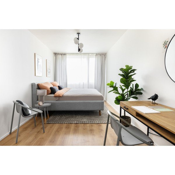 Světle šedá čalouněná dvoulůžková postel s úložným prostorem s roštem 140x200 cm Lotte – Meise Möbel-image-1