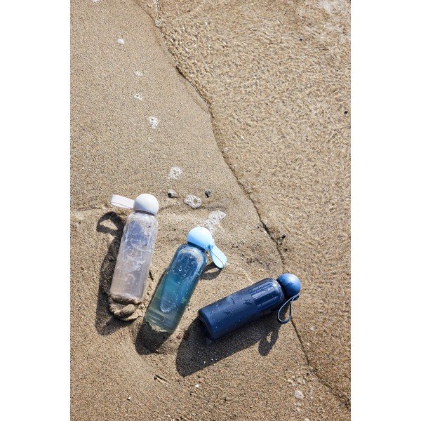 Světle modrá cestovní lahev z recyklovaného plastu 600 ml Ture – Sagaform-image-1