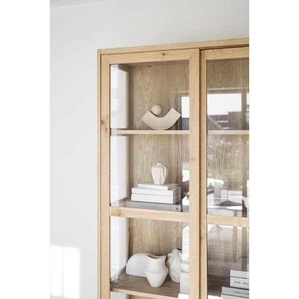 Vitrína v dekoru dubu s posuvnými dveřmi v přírodní barvě 100x203 cm Hazelton – Rowico-image-1