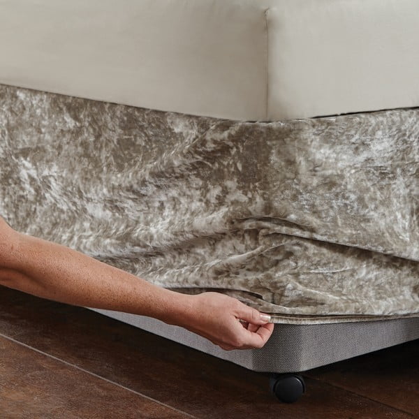 Béžový napínací sametový potah na rám postele 152x198 cm Crushed Velvet – Catherine Lansfield-image-1