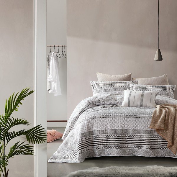 Přehoz z mikroperkálu se dvěma povlaky na polštář Sleeptime Elegant Stripe, 250 x 260 cm