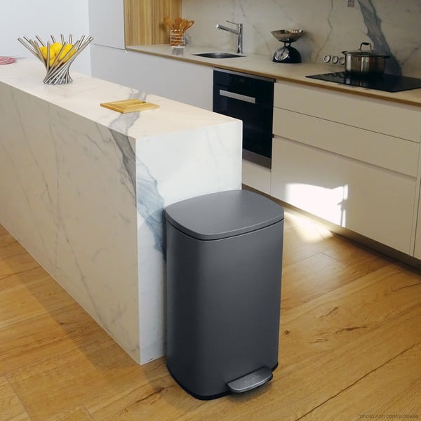Tmavě šedý nášlapný ocelový odpadkový koš 50 l   Akira – Spirella-image-1
