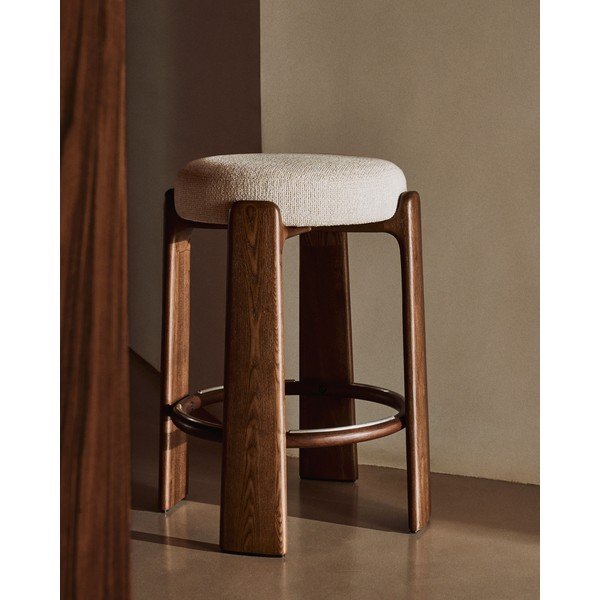 Béžová/v tmavě přírodní barvě barová stolička z jasanového dřeva (výška sedáku 65 cm) Granite – Kave Home-image-1