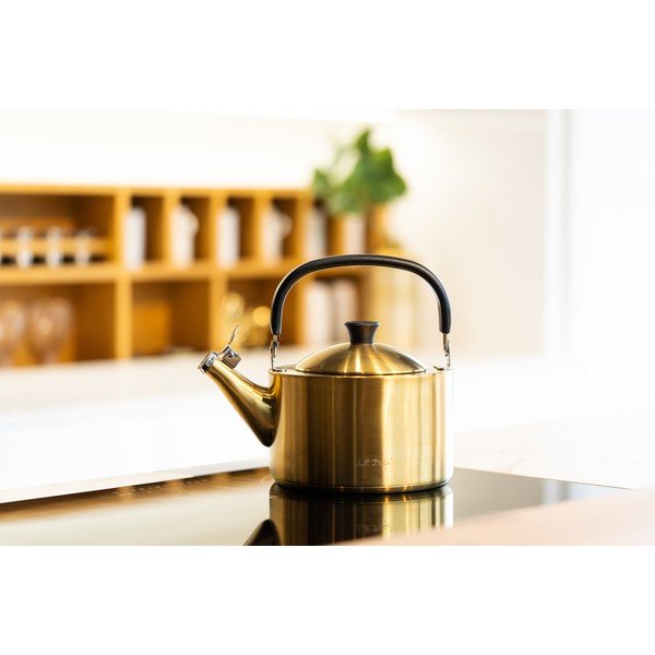 Varná konvice z nerezové oceli ve zlaté barvě 1,5 l Diamante – Vialli Design-image-2