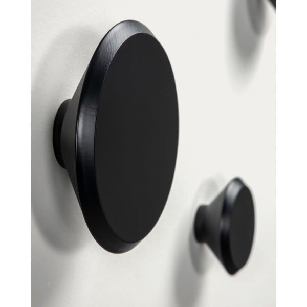 Černé nástěnné dřevěné háčky v sadě 3 ks Nadua – Kave Home-image-4