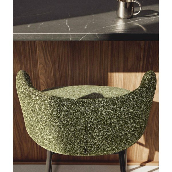 Tmavě zelená čalouněná barová židle (výška sedáku 75 cm) Ciselia – Kave Home-image-1
