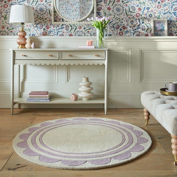 Ručně tkaný vlněný kulatý koberec ve fialovo-přírodní barvě ø 120 cm Lois Scallop – Flair Rugs-image-1