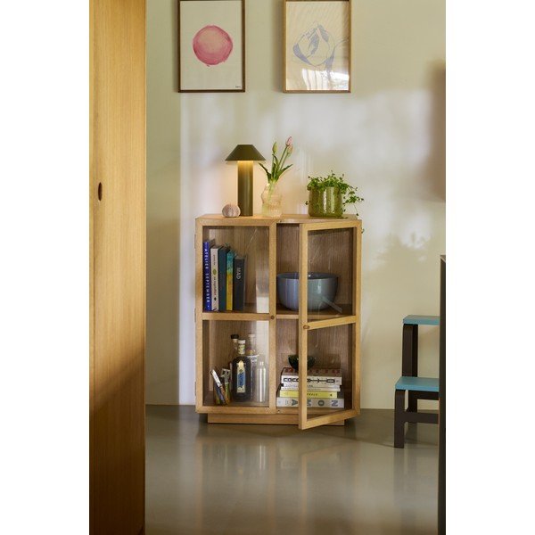 Závěsná vitrína v dekoru dubu v přírodní barvě 70x90x39 cm Mae – Hübsch-image-1
