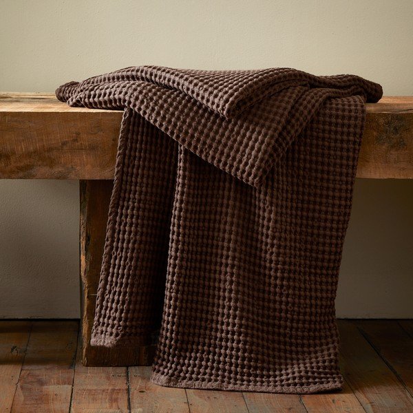 Tmavě hnědá bavlněná deka 150x200 cm Jaipur Chunky Waffle – Pineapple Elephant-image-1