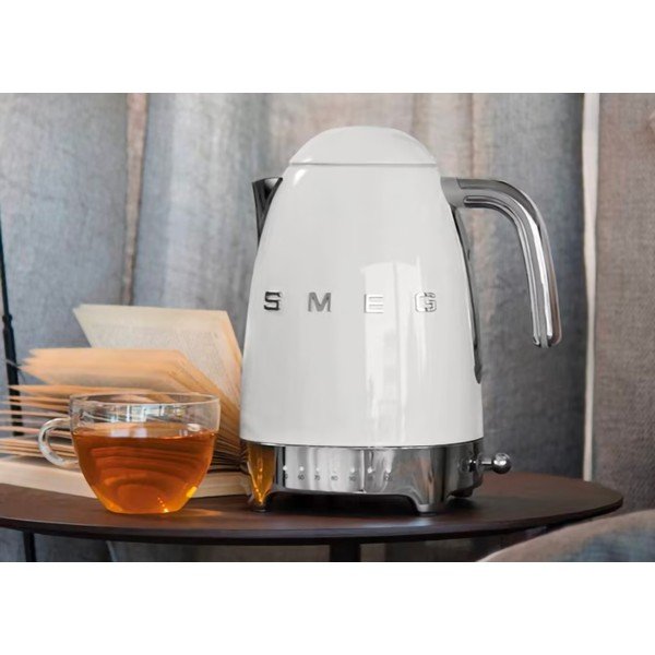 Bílá rychlovarná konvice z nerezové oceli 1,7 l Retro Style – SMEG-image-1