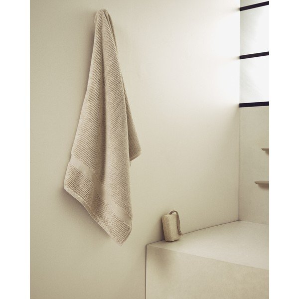 Béžová froté bavlněná osuška 70x140 cm Olvira – Kave Home-image-2