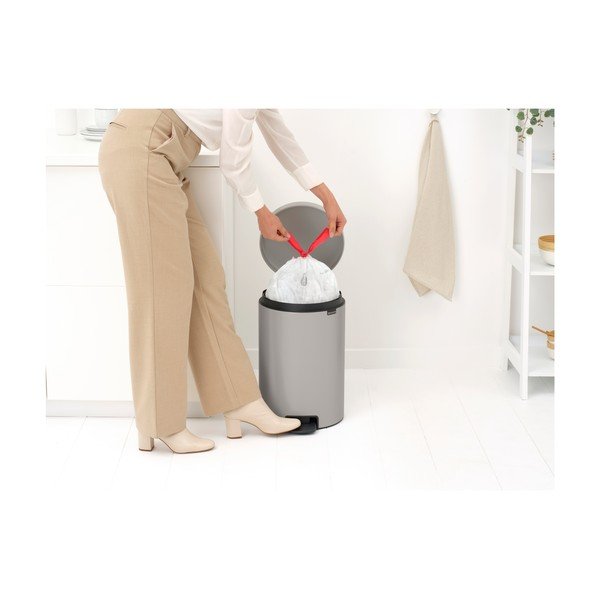 Světle šedý nášlapný ocelový odpadkový koš 20 l NewIcon – Brabantia-image-1
